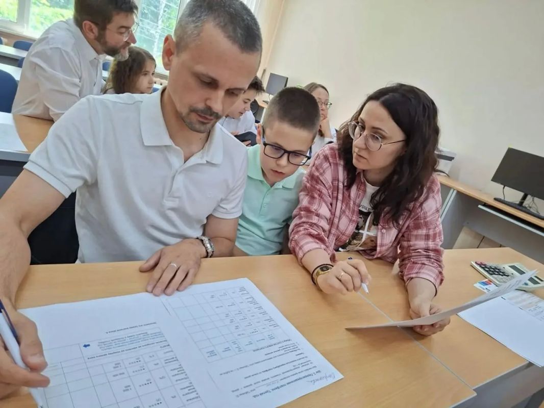 Семья Остроуховых из Реутова представила наукоград на региональном этапе III Всероссийского семейного фестиваля сбережений и инвестиций Семья Остроуховых из Реутова представила наукоград на региональном этапе III Всероссийского семейного фестиваля сбережений и инвестиций