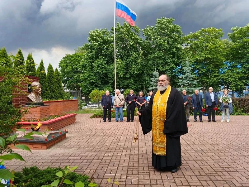 Полицейские в Люберцах присоединились к акции «Свеча памяти» Полицейские в Люберцах присоединились к акции «Свеча памяти»