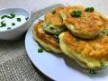 Легкие пирожки с яйцами и луком: быстрое решение для занятых хозяек
