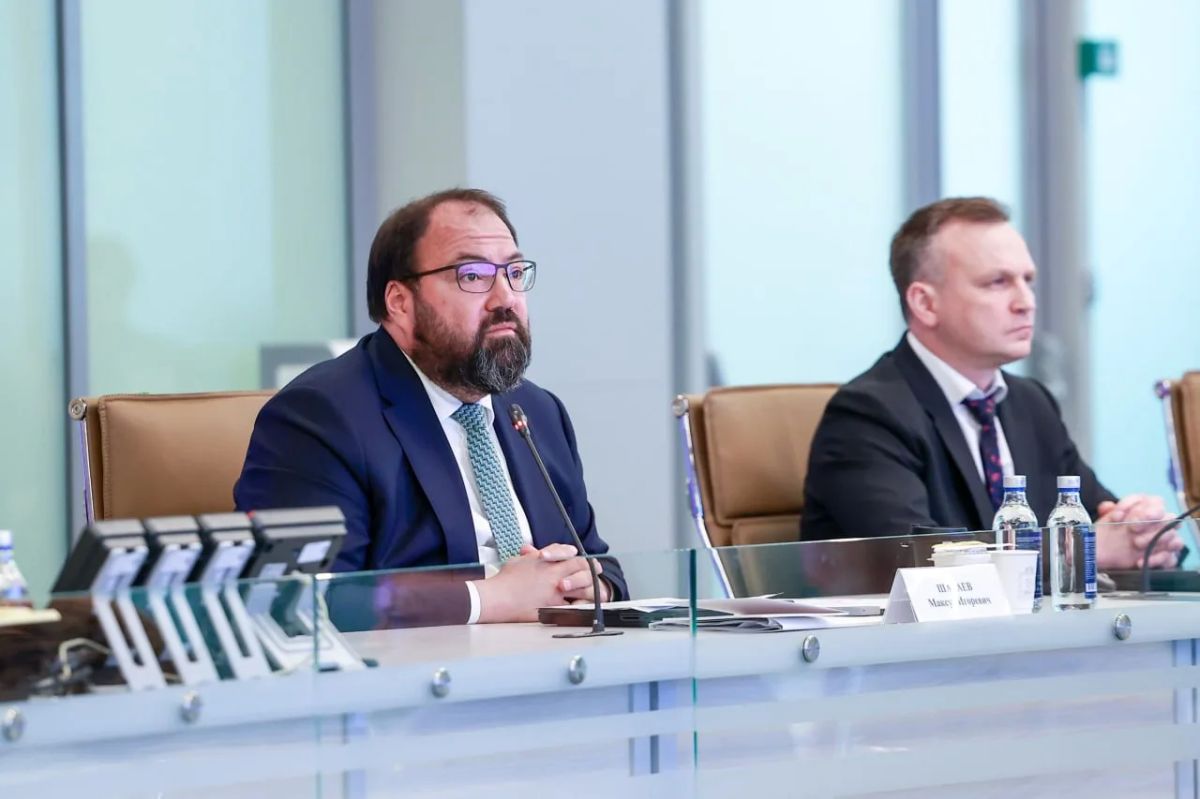 Андрей Воробьев: Сегодня провели заседание комиссии Госсовета по направлению «Экономика данных» вместе с помощником Президента, секретарем Госсовета Алексеем Дюминым, вице-премьером — руководителем Аппарата Правительства РФ... Андрей Воробьев: Сегодня провели заседание комиссии Госсовета по направлению «Экономика данных» вместе с помощником Президента, секретарем Госсовета Алексеем Дюминым, вице-премьером — руководителем Аппарата Правительства РФ...