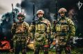 ФОТО ДНЯ. Характер сильнее обстоятельств На #ФотоДня сотрудники ОМОН "Пересвет" Главного управления Росгвардии по Московской области