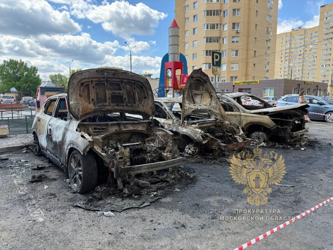 Мытищинская городская прокуратура контролирует установление обстоятельств и причин возгорания автомобилей во дворе жилого дома Мытищинская городская прокуратура контролирует установление обстоятельств и причин возгорания автомобилей во дворе жилого дома