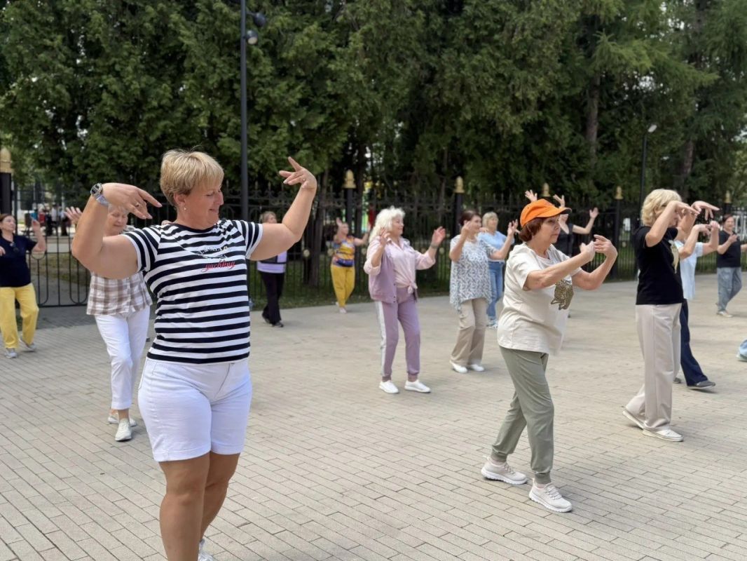 В парке Пушкино проходят танцевальные фитнес-тренировки