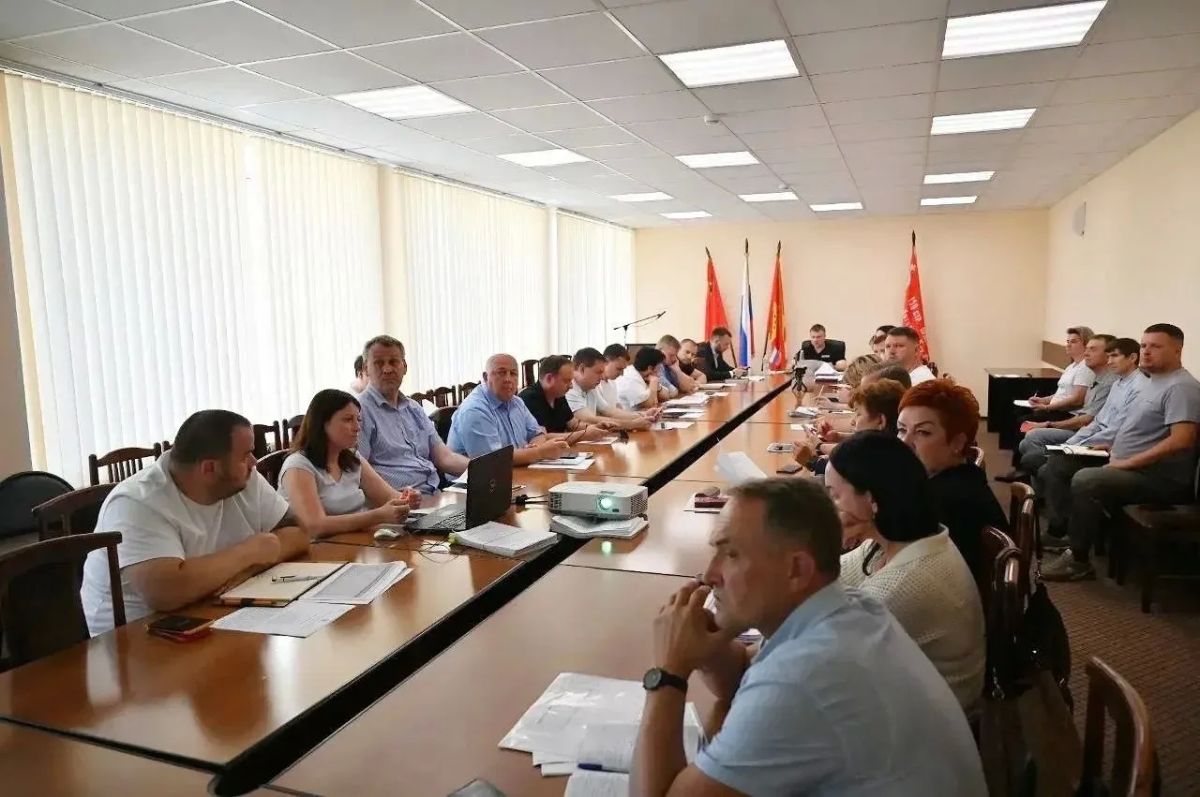 Глава городского округа Серпухов Алексей Шимко провёл рабочую встречу с руководителями УК по трём направлениям: финансовая дисциплина, безопасность жителей и качество работы с обращениями граждан Глава городского округа Серпухов Алексей Шимко провёл рабочую встречу с руководителями УК по трём направлениям: финансовая дисциплина, безопасность жителей и качество работы с обращениями граждан