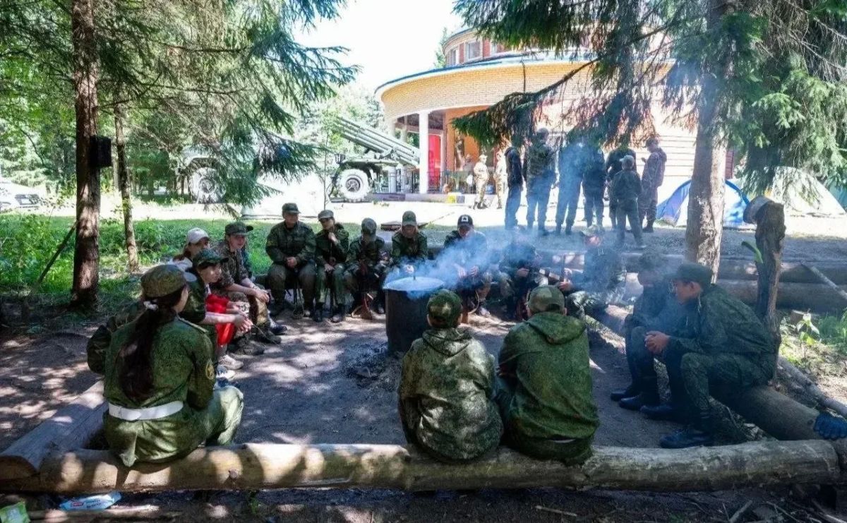 В деревне Станки у мемориала «Слава» стартовал трёхдневный полевой лагерь для воспитанников военно-патриотического объединения «Слава» В деревне Станки у мемориала «Слава» стартовал трёхдневный полевой лагерь для воспитанников военно-патриотического объединения «Слава»