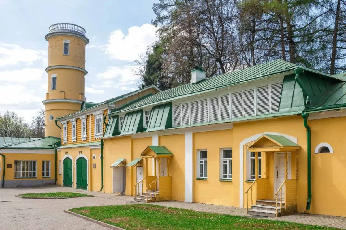 В музее-заповеднике «Горки Ленинские» закрывается на реконструкцию гараж инженерного корпуса, где можно увидеть единственный в мире автомобиль Rolls-Royce «Silver Ghost» на полугусеничном ходу В музее-заповеднике «Горки Ленинские» закрывается на реконструкцию гараж инженерного корпуса, где можно увидеть единственный в мире автомобиль Rolls-Royce «Silver Ghost» на полугусеничном ходу