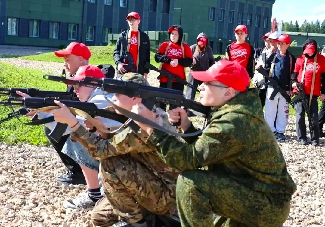 40 электростальских школьников принимают участие в летней смене Школы военного медика в Учебно-методическом центре военно-патриотического воспитания молодежи «Авангард» 40 электростальских школьников принимают участие в летней смене Школы военного медика в Учебно-методическом центре военно-патриотического воспитания молодежи «Авангард»