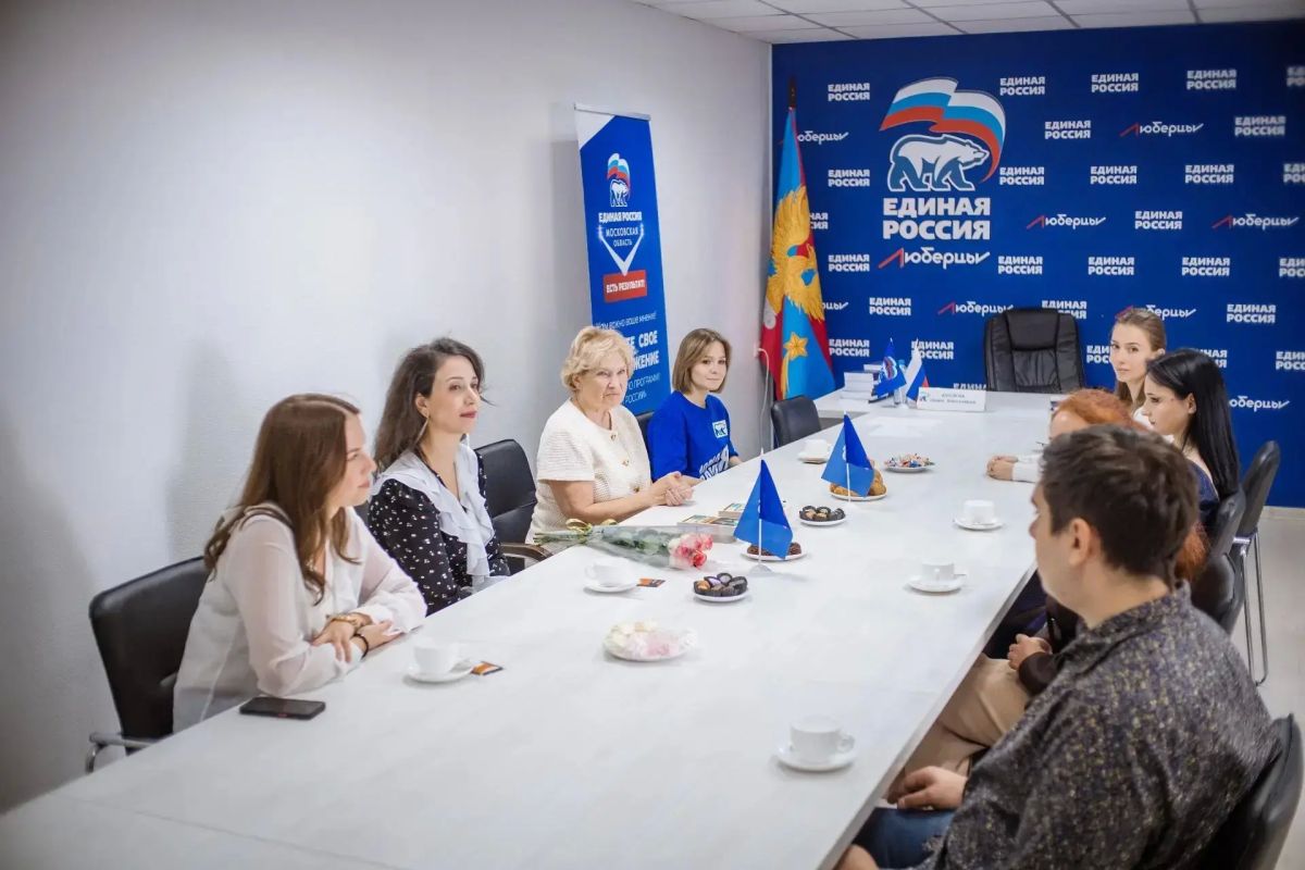 Лидия Антонова наградила активистов МГЕР Люберец