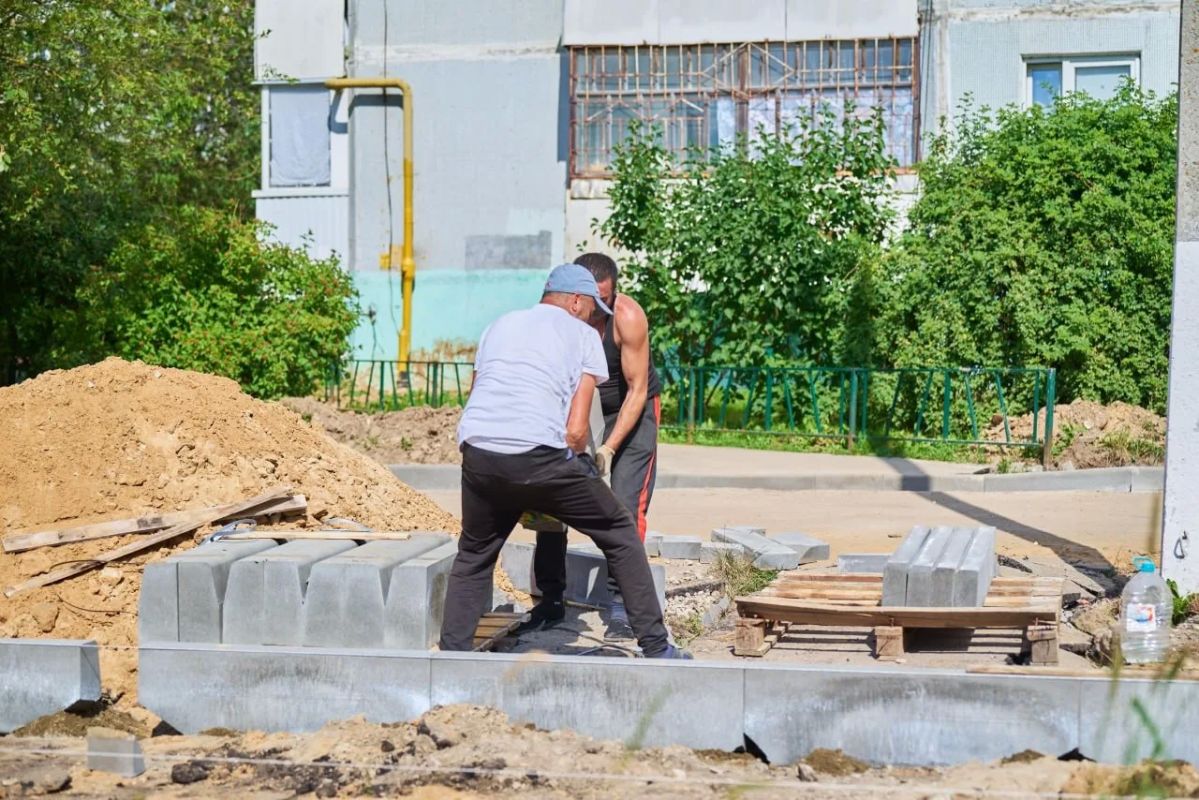 Михаил Собакин: Проконтролировал ход работ по комплексному благоустройству дворовой территории на улице Полиграфистов: дома № 23, № 25 и № 23/2 Михаил Собакин: Проконтролировал ход работ по комплексному благоустройству дворовой территории на улице Полиграфистов: дома № 23, № 25 и № 23/2