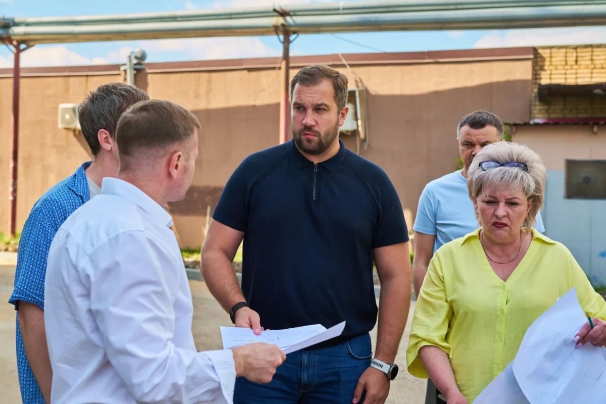 Михаил Собакин: Проконтролировал ход работ по комплексному благоустройству дворовой территории на улице Полиграфистов: дома № 23, № 25 и № 23/2