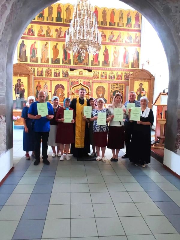 Первые выпускники богословских курсов получили свидетельства в Успенском храме Малино Первые выпускники богословских курсов получили свидетельства в Успенском храме Малино