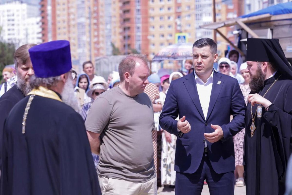 Григорий Артамонов: Принял участие в важном для православной жизни округа событии — освящении крестов Никольского храма в Кузнечиках Григорий Артамонов: Принял участие в важном для православной жизни округа событии — освящении крестов Никольского храма в Кузнечиках