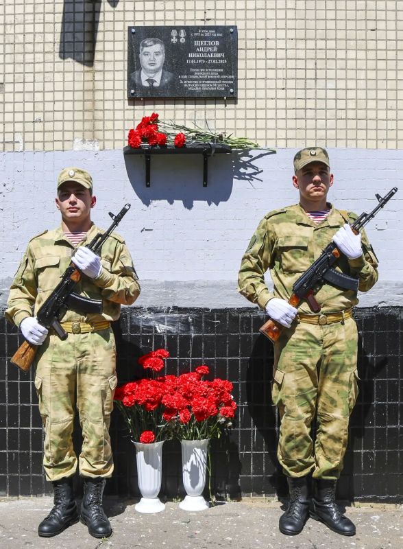 В Электростали открыли мемориальную доску Андрею Щеглову, погибшему при исполнении воинского долга В Электростали открыли мемориальную доску Андрею Щеглову, погибшему при исполнении воинского долга