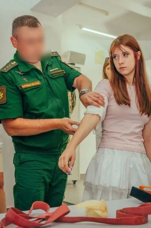 Единый центр поддержки участников СВО и членов их семей организовал для воспитанников лагеря «Восход» урок тактической медицины и встречу с людьми, которые знают о мужестве не понаслышке Единый центр поддержки участников СВО и членов их семей организовал для воспитанников лагеря «Восход» урок тактической медицины и встречу с людьми, которые знают о мужестве не понаслышке
