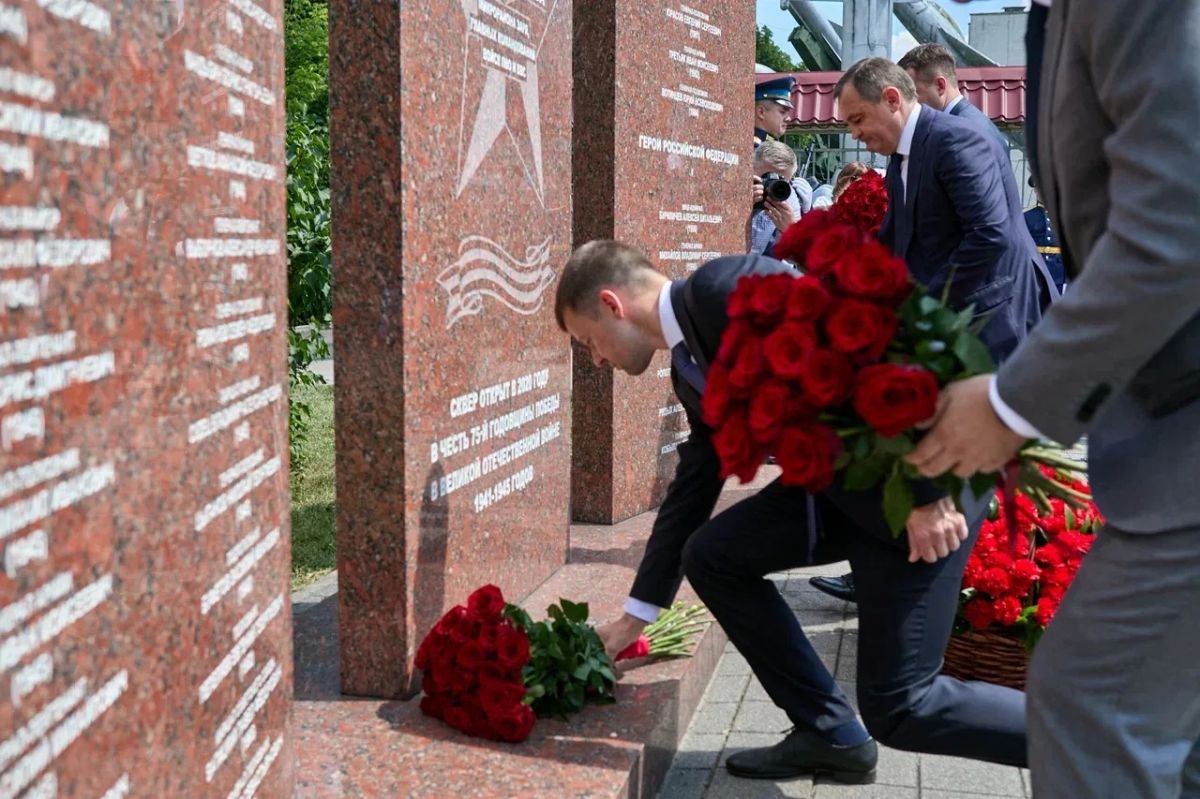 Сергей Юров: В День ветеранов боевых действий возложили цветы к мемориалу «Герои Отечества» в микрорайоне Заря Сергей Юров: В День ветеранов боевых действий возложили цветы к мемориалу «Герои Отечества» в микрорайоне Заря