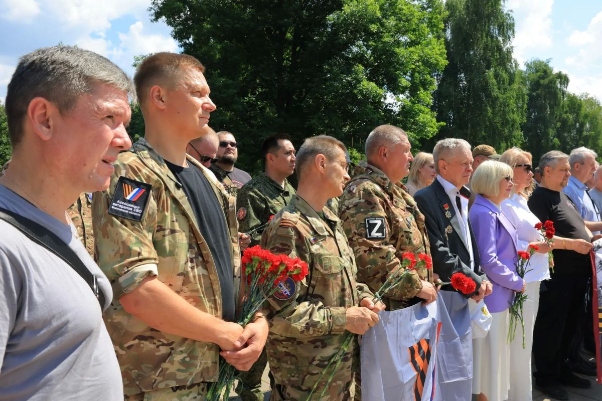 В День ветеранов боевых действий в Королёве прошло торжественное мероприятие с возложением цветов В День ветеранов боевых действий в Королёве прошло торжественное мероприятие с возложением цветов