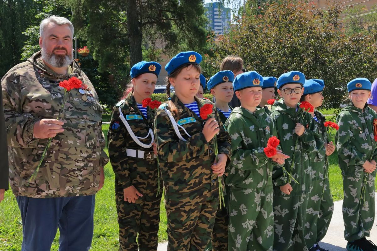В День ветеранов боевых действий в Королёве прошло торжественное мероприятие с возложением цветов В День ветеранов боевых действий в Королёве прошло торжественное мероприятие с возложением цветов
