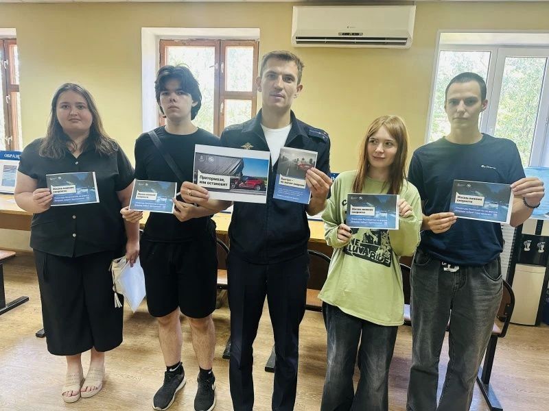 Сотрудники регистрационно-экзаменационного подразделения отдела Госавтоинспекции провели беседы с курсантами автошкол