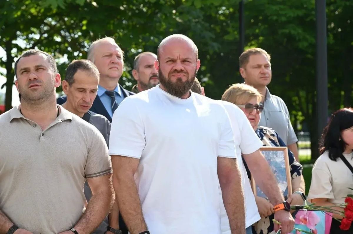 В День ветеранов боевых действий почтили память тех, кто ценой своей жизни сохранил нам мирное небо В День ветеранов боевых действий почтили память тех, кто ценой своей жизни сохранил нам мирное небо