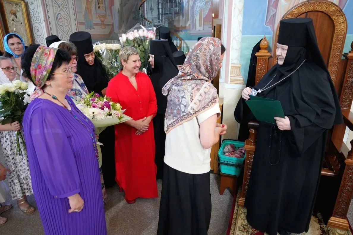 Сегодня перед началом рабочего дня заехали с коллегами в Покровский Хотьков монастырь, чтобы лично поздравить с днём рождения удивительного человека — игумению Олимпиаду Сегодня перед началом рабочего дня заехали с коллегами в Покровский Хотьков монастырь, чтобы лично поздравить с днём рождения удивительного человека — игумению Олимпиаду