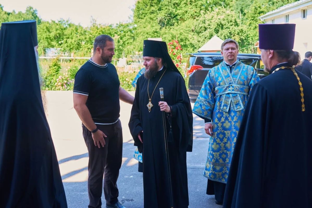 Михаил Собакин: Вместе с прихожанами принял участие в торжественном богослужении в честь Боголюбской иконы Божией Матери Михаил Собакин: Вместе с прихожанами принял участие в торжественном богослужении в честь Боголюбской иконы Божией Матери