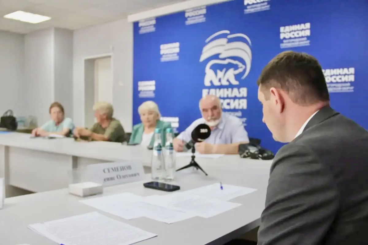 В приёмной партии «Единая Россия» провёл личный приём жителей В приёмной партии «Единая Россия» провёл личный приём жителей