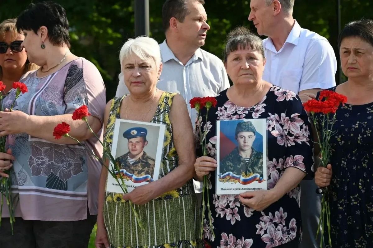 В День ветеранов боевых действий почтили память тех, кто ценой своей жизни сохранил нам мирное небо В День ветеранов боевых действий почтили память тех, кто ценой своей жизни сохранил нам мирное небо