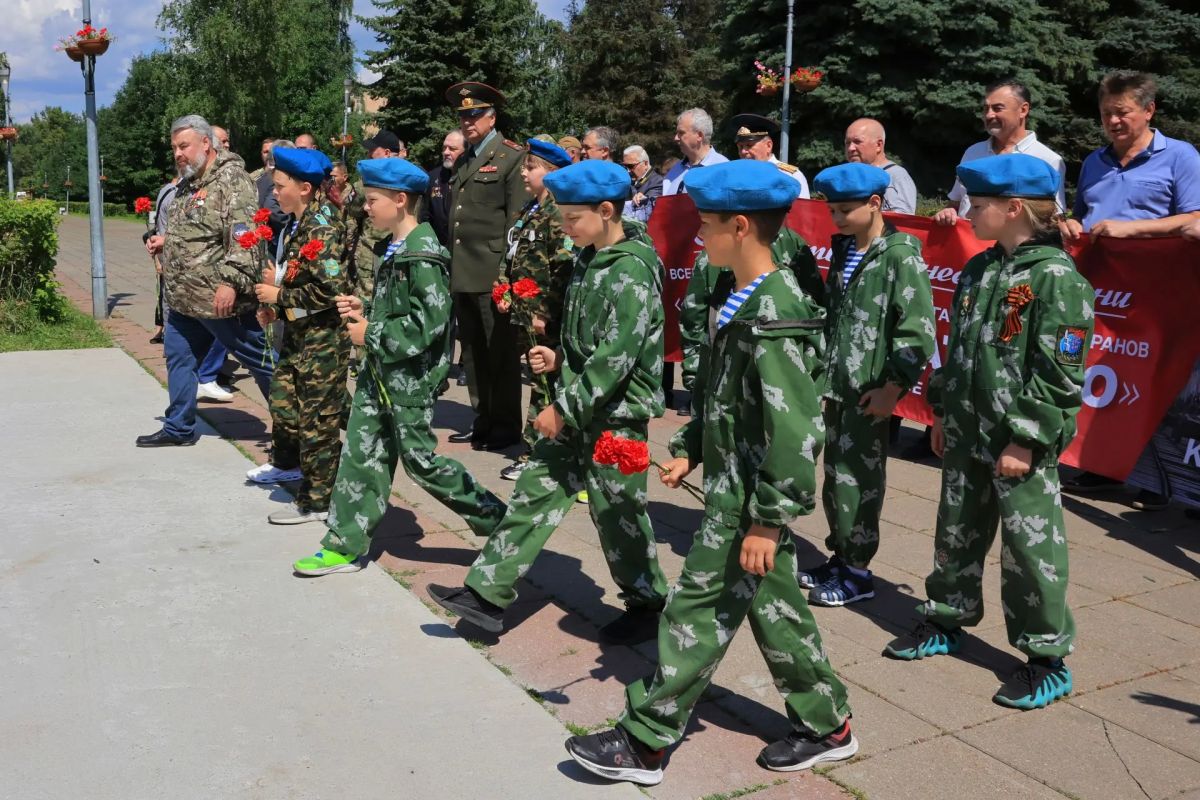 В День ветеранов боевых действий в Королёве прошло торжественное мероприятие с возложением цветов В День ветеранов боевых действий в Королёве прошло торжественное мероприятие с возложением цветов