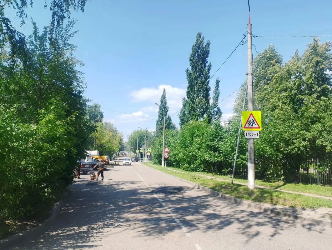 Сегодня, 1 июля, сотрудники предприятия «Автобытдор» проводят ямочный ремонт на дорогах и дворовых территориях по следующим адресам: Сегодня, 1 июля, сотрудники предприятия «Автобытдор» проводят ямочный ремонт на дорогах и дворовых территориях по следующим адресам:
