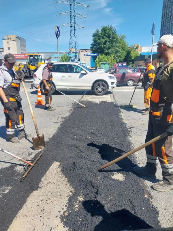 Сегодня, 1 июля, сотрудники предприятия «Автобытдор» проводят ямочный ремонт на дорогах и дворовых территориях по следующим адресам: Сегодня, 1 июля, сотрудники предприятия «Автобытдор» проводят ямочный ремонт на дорогах и дворовых территориях по следующим адресам: