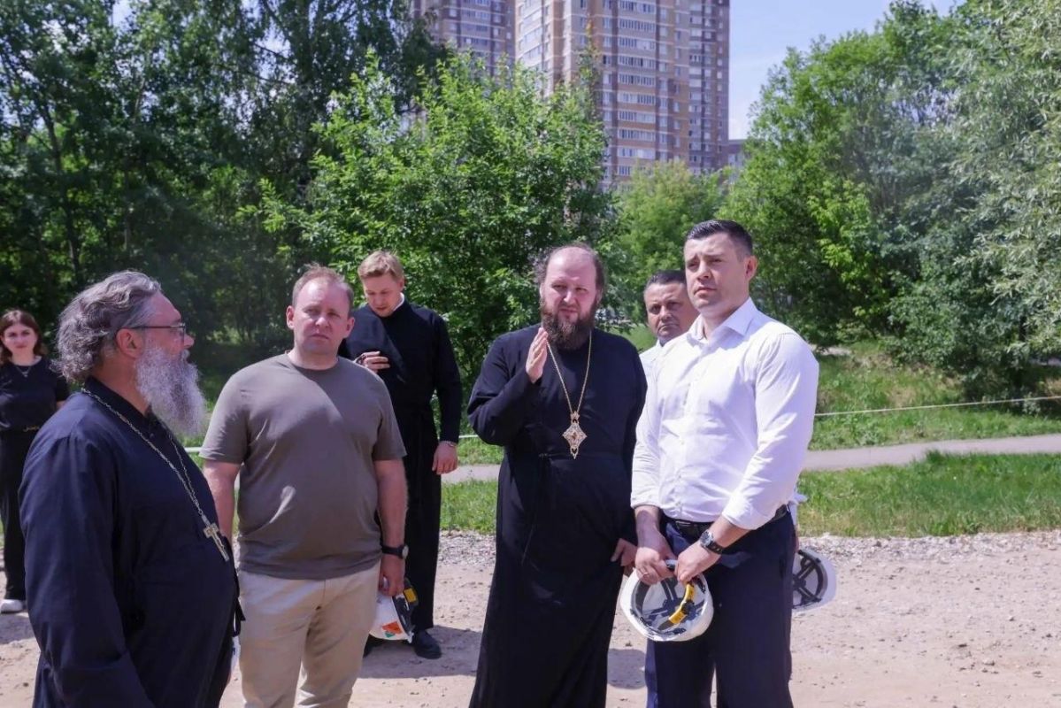 Григорий Артамонов: Принял участие в важном для православной жизни округа событии — освящении крестов Никольского храма в Кузнечиках Григорий Артамонов: Принял участие в важном для православной жизни округа событии — освящении крестов Никольского храма в Кузнечиках