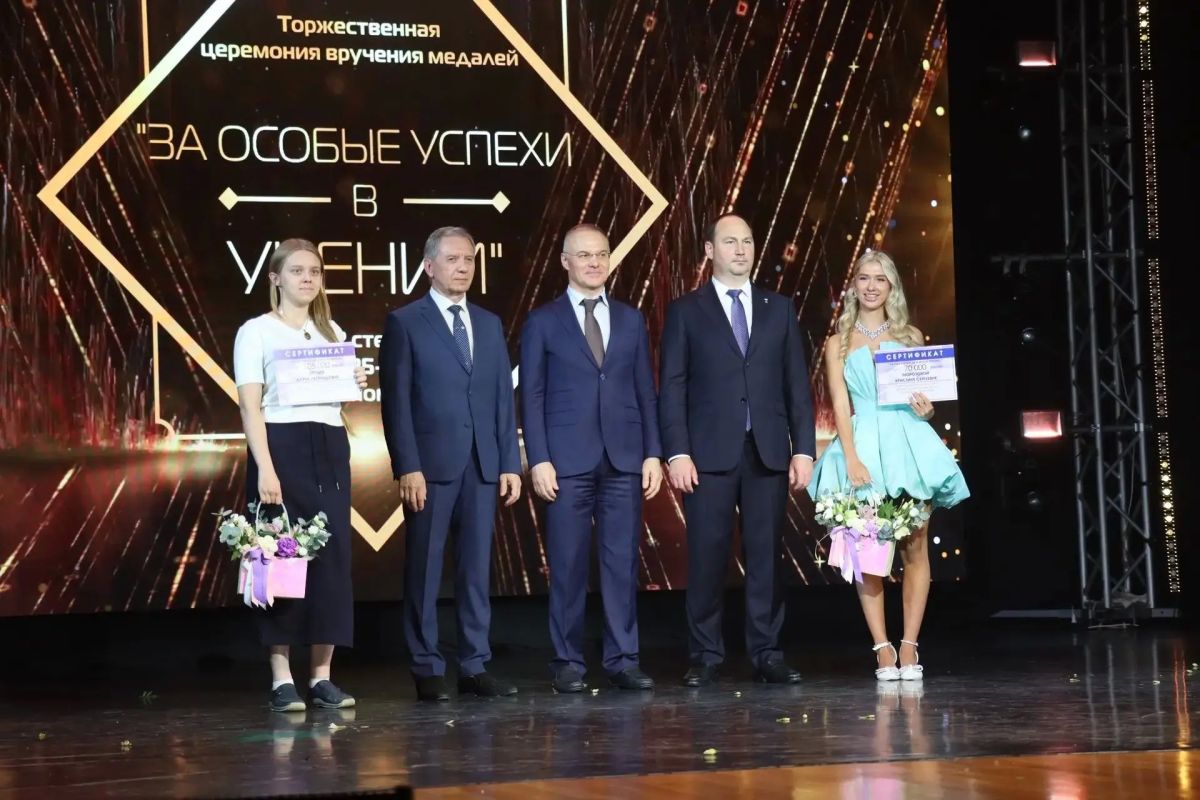 Золото и серебро ступинских школ: торжественная церемония вручения медалей состоялась во Дворце культуры Золото и серебро ступинских школ: торжественная церемония вручения медалей состоялась во Дворце культуры