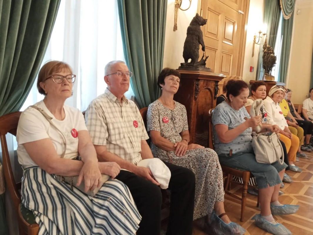 Участники проекта «Активное долголетие» Богородского округа на час стали героями дореволюционного романа, оказавшись в усадьбе «Белая Дача» Участники проекта «Активное долголетие» Богородского округа на час стали героями дореволюционного романа, оказавшись в усадьбе «Белая Дача»