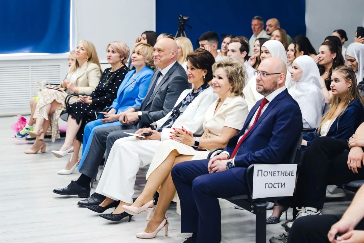 390 будущих профессионалов: в Химках вручили дипломы выпускникам колледжа «Подмосковье» 390 будущих профессионалов: в Химках вручили дипломы выпускникам колледжа «Подмосковье»