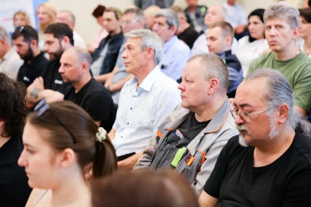 Александр Легков провел встречу с коллективом мытищинского ООО «Водомер» Александр Легков провел встречу с коллективом мытищинского ООО «Водомер»