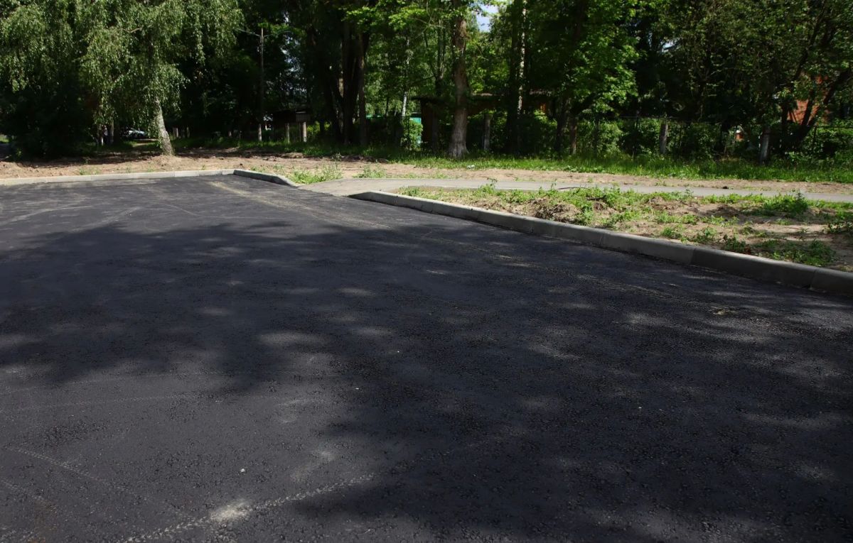 Алексей Малкин: Единороссы, сторонники партии, представители администрации проверили, как идут работы по благоустройству двора на пересечении улиц Зайцева и Школьной в поселке Фосфоритный Алексей Малкин: Единороссы, сторонники партии, представители администрации проверили, как идут работы по благоустройству двора на пересечении улиц Зайцева и Школьной в поселке Фосфоритный