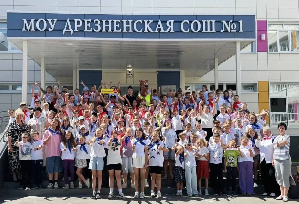 Чтобы сделать обучение ПДД по-настоящему увлекательным и эффективным, автоинспекторы провели для учащихся Дрезненской школы в Орехово-Зуево интерактивное занятие с использованием специальных современных велотренажёров Чтобы сделать обучение ПДД по-настоящему увлекательным и эффективным, автоинспекторы провели для учащихся Дрезненской школы в Орехово-Зуево интерактивное занятие с использованием специальных современных велотренажёров