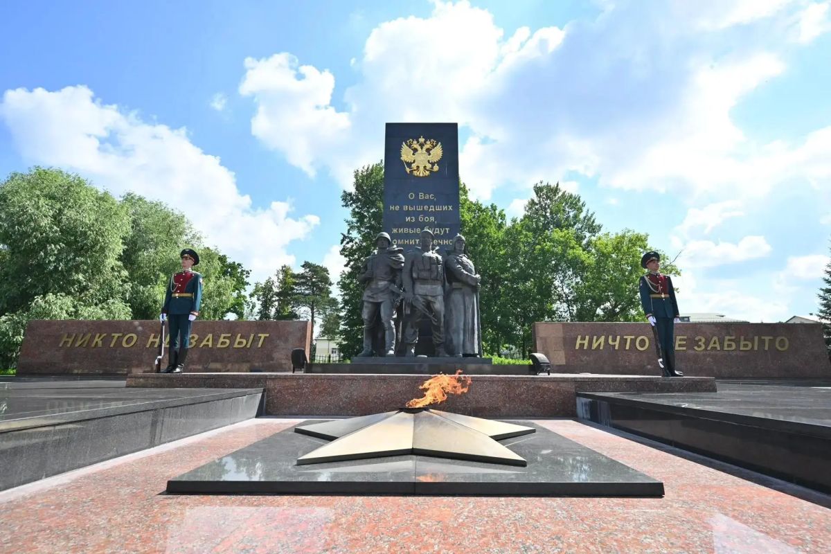 Глава Реутова почтил память ветеранов боевых действий Глава Реутова почтил память ветеранов боевых действий