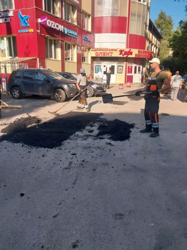 Сегодня, 2 июля, сотрудники предприятия «Автобытдор» проводят ямочный ремонт на дорогах и дворовых территориях по следующим адресам: Сегодня, 2 июля, сотрудники предприятия «Автобытдор» проводят ямочный ремонт на дорогах и дворовых территориях по следующим адресам: