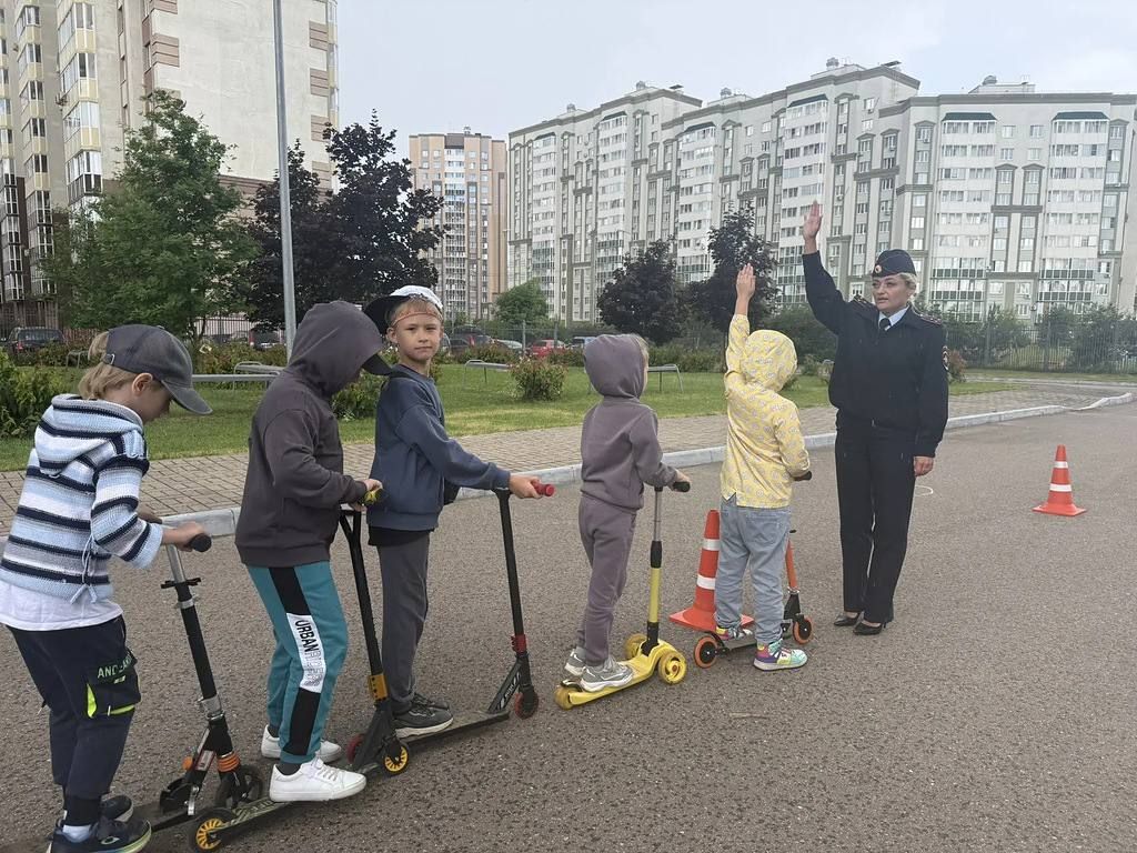 В преддверии 90-летия Госавтоинспекции в летнем оздоровительном лагере одной из школ Домодедова прошёл зрелищный праздник безопасности В преддверии 90-летия Госавтоинспекции в летнем оздоровительном лагере одной из школ Домодедова прошёл зрелищный праздник безопасности
