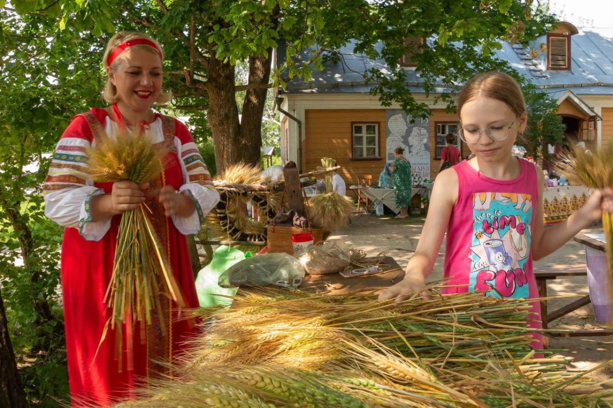 11 и 12 июля в музее-заповеднике «Усадьба «Мураново» пройдет ежегодный фестиваль народной культуры «Сенокос в Муранове» 11 и 12 июля в музее-заповеднике «Усадьба «Мураново» пройдет ежегодный фестиваль народной культуры «Сенокос в Муранове»