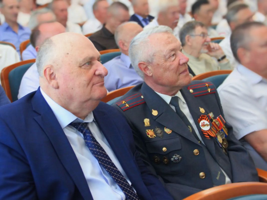 Начальник ГУ МВД России по СКФО Сергей Бачурин принял участие в торжественном мероприятии в краевом Главке, посвященном 90-летию со дня образования Госавтоинспекции МВД России Начальник ГУ МВД России по СКФО Сергей Бачурин принял участие в торжественном мероприятии в краевом Главке, посвященном 90-летию со дня образования Госавтоинспекции МВД России