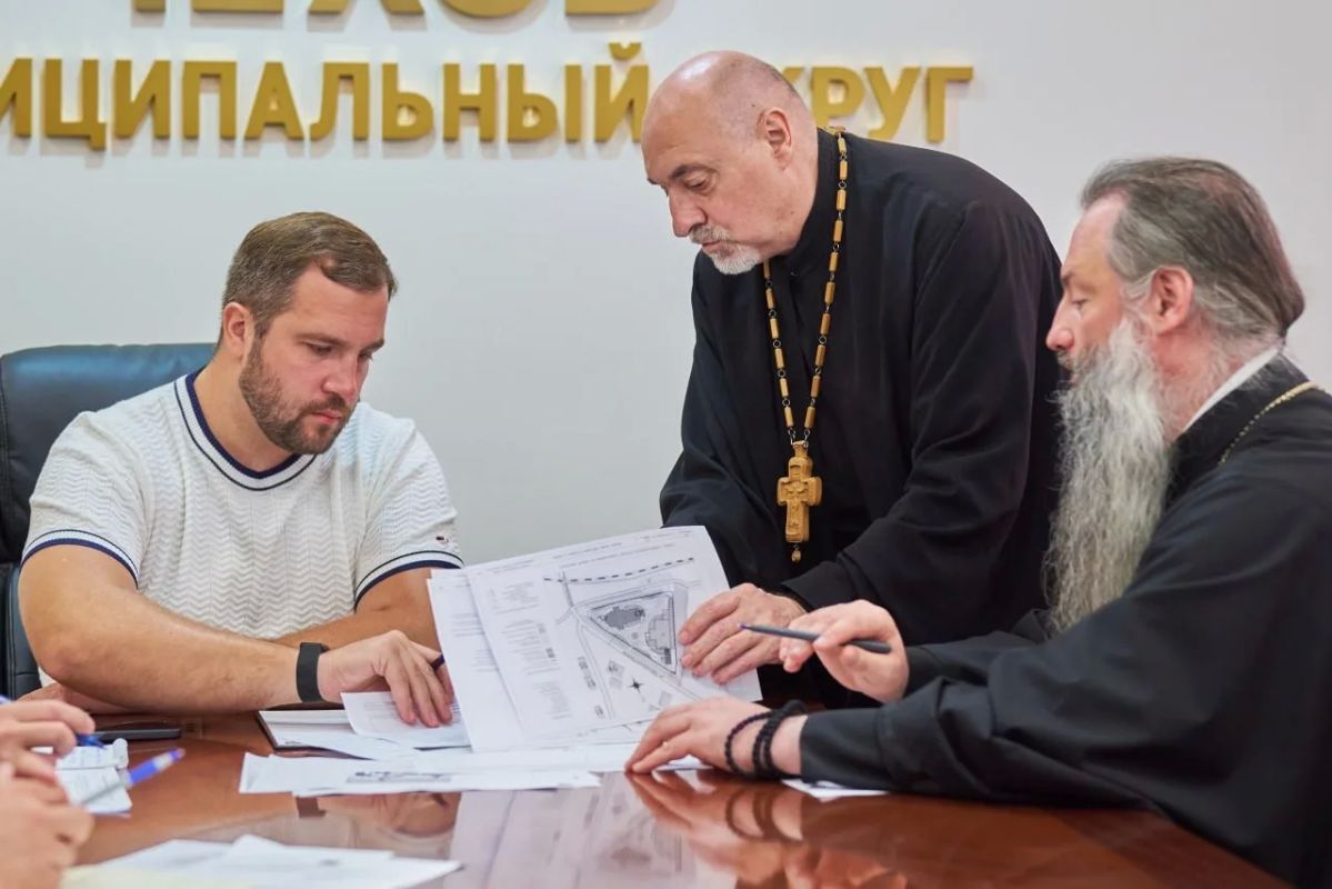 Михаил Собакин: Сегодня состоялась важная и конструктивная рабочая встреча с благочинным Чеховского церковного округа, настоятелем Вознесенской Давидовой пустыни игуменом Сергием (Куксовым) и представителями духовенства Михаил Собакин: Сегодня состоялась важная и конструктивная рабочая встреча с благочинным Чеховского церковного округа, настоятелем Вознесенской Давидовой пустыни игуменом Сергием (Куксовым) и представителями духовенства