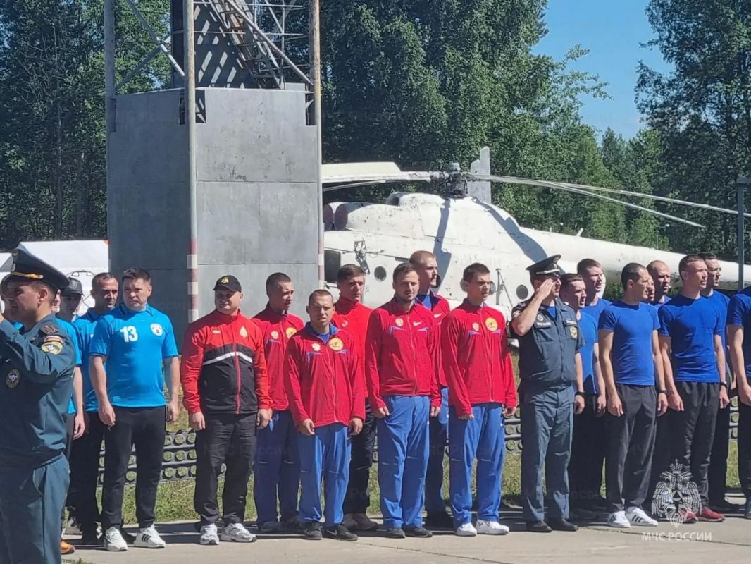 Команда Главного управления приняла участие в соревнованиях по спасательному спорту Команда Главного управления приняла участие в соревнованиях по спасательному спорту