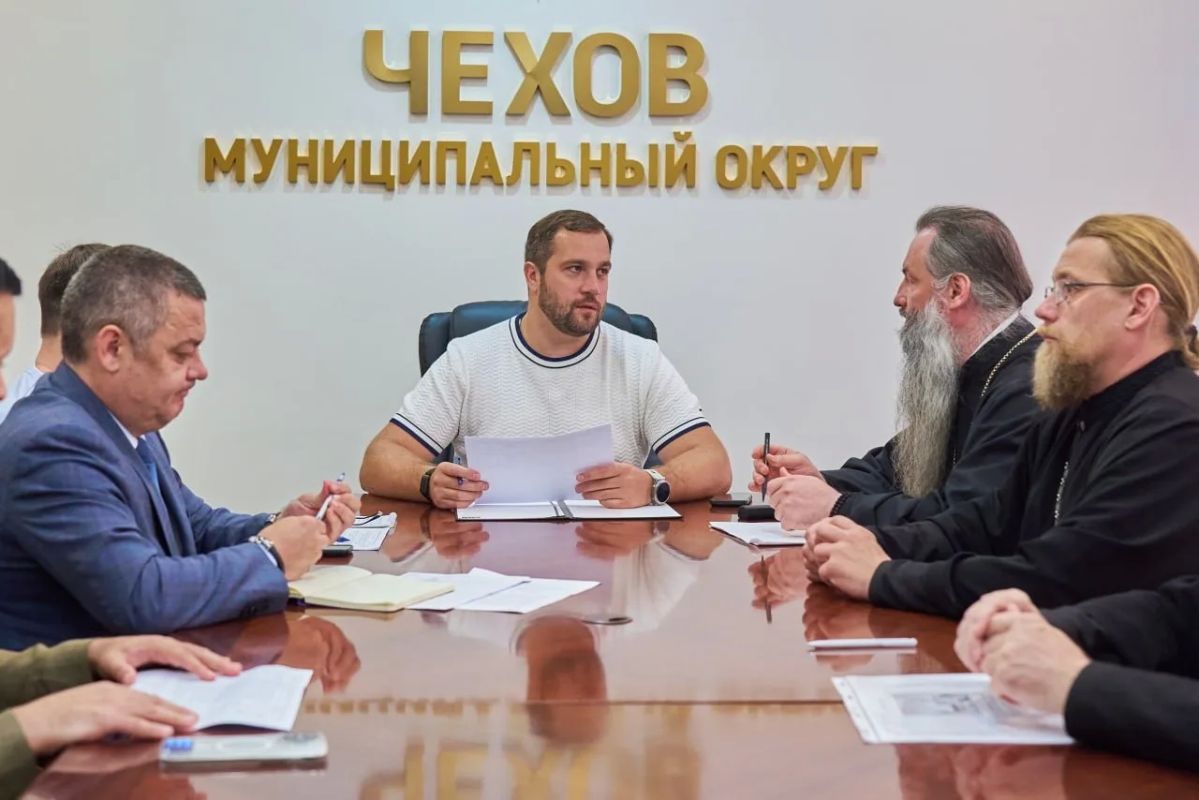 Михаил Собакин: Сегодня состоялась важная и конструктивная рабочая встреча с благочинным Чеховского церковного округа, настоятелем Вознесенской Давидовой пустыни игуменом Сергием (Куксовым) и представителями духовенства Михаил Собакин: Сегодня состоялась важная и конструктивная рабочая встреча с благочинным Чеховского церковного округа, настоятелем Вознесенской Давидовой пустыни игуменом Сергием (Куксовым) и представителями духовенства