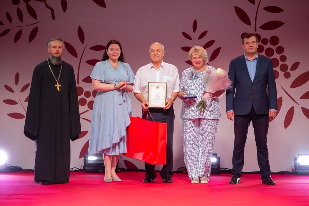 Торжественно и по-летнему ярко прошла церемония открытия III областного семейного фестиваля «Рябинушка» на Соборной площади в Коломне Торжественно и по-летнему ярко прошла церемония открытия III областного семейного фестиваля «Рябинушка» на Соборной площади в Коломне