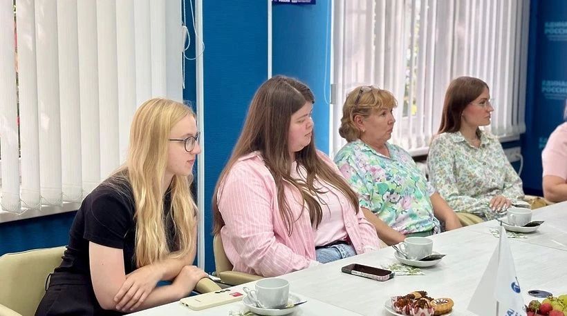 Депутат Госдумы Денис Кравченко встретился с активом Солнечногорска Депутат Госдумы Денис Кравченко встретился с активом Солнечногорска