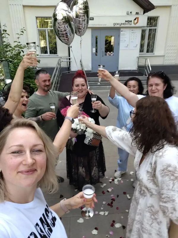Свадьба с приданым: участник СВО и военный волонтёр из разных городов России поженились в Долгопрудном Свадьба с приданым: участник СВО и военный волонтёр из разных городов России поженились в Долгопрудном