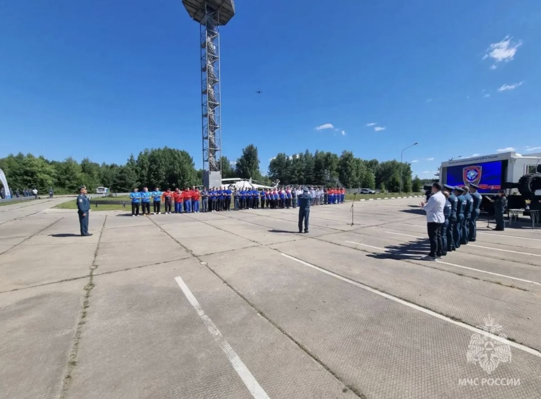 Команда Главного управления приняла участие в соревнованиях по спасательному спорту Команда Главного управления приняла участие в соревнованиях по спасательному спорту