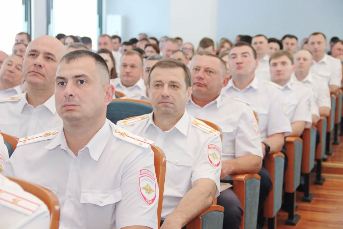 Начальник ГУ МВД России по СКФО Сергей Бачурин принял участие в торжественном мероприятии в краевом Главке, посвященном 90-летию со дня образования Госавтоинспекции МВД России Начальник ГУ МВД России по СКФО Сергей Бачурин принял участие в торжественном мероприятии в краевом Главке, посвященном 90-летию со дня образования Госавтоинспекции МВД России